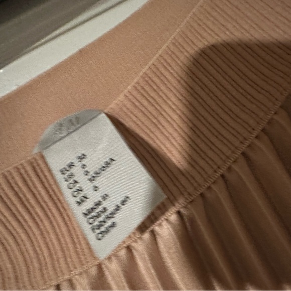 H&M Pleated Midi Skirt in Beige - Picture 2 of 2